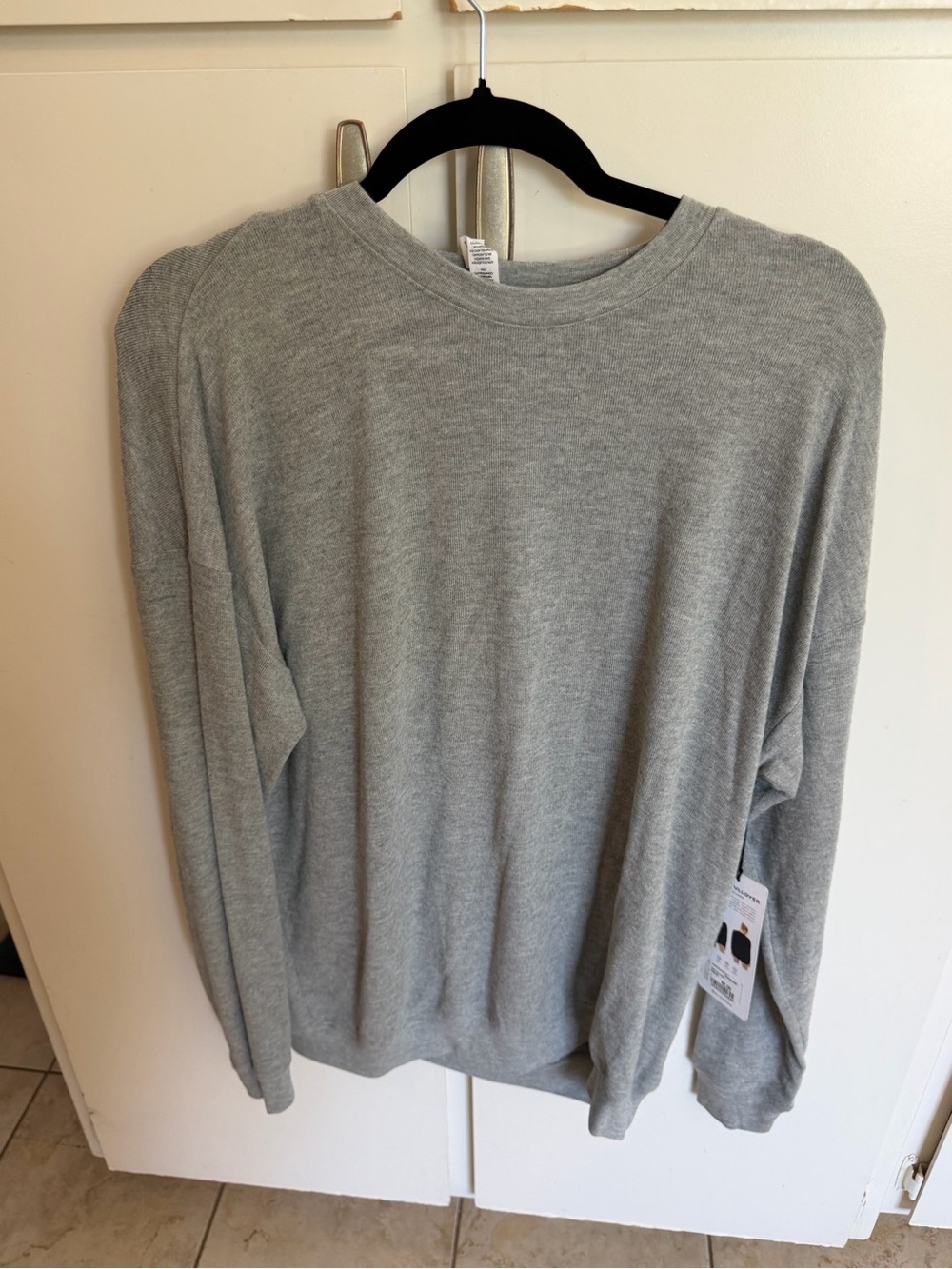 ALO Yoga Heather Gray Long Sleeve Crew Tee